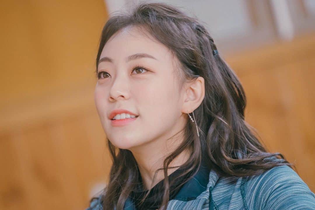 郭珉整のインスタグラム：「오늘부터 8시 50분 방송으로  변경!!!!  모두 본방사수 준비되셨죠?😘 . @noniechannel  #노는언니 #E채널」