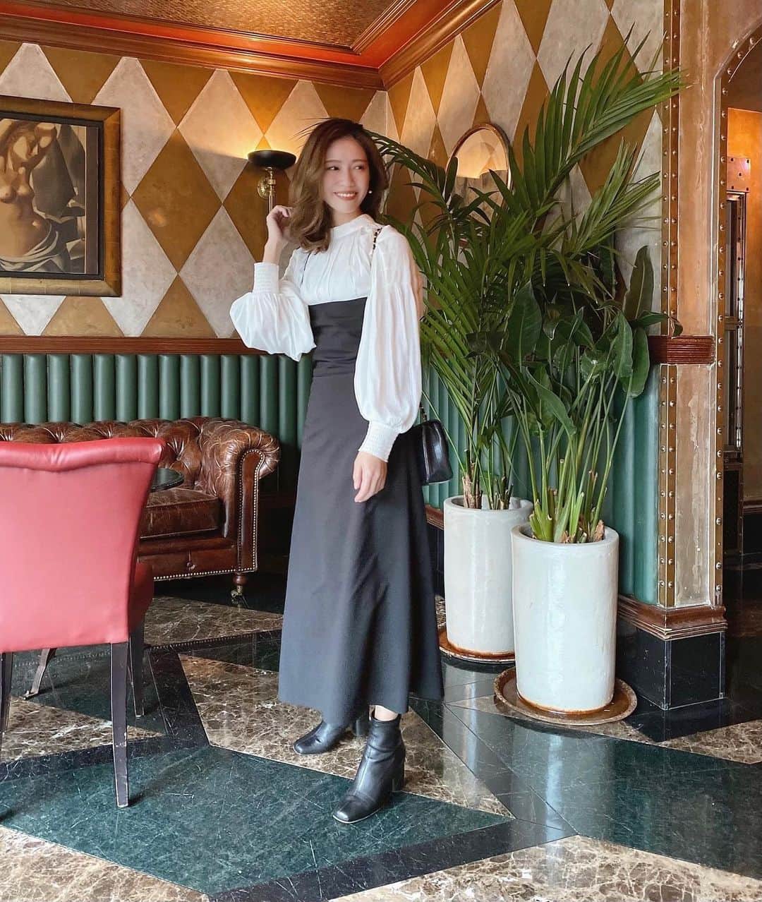 石黒美帆のインスタグラム：「﻿ *﻿ 🤍🖤﻿ ﻿ ﻿ ﻿ ﻿ #fashion#fashionstyle#fashiongram#instafashion#outfit#ootd#dailylook#chanel#milaowen#frayhid#thevirgnia#패션#오오티디#ファッション#コーデ#冬服#冬コーデ#冬服コーデ#シンプルコーデ#モノトーンコーデ#シャネル#ミラオーウェン」