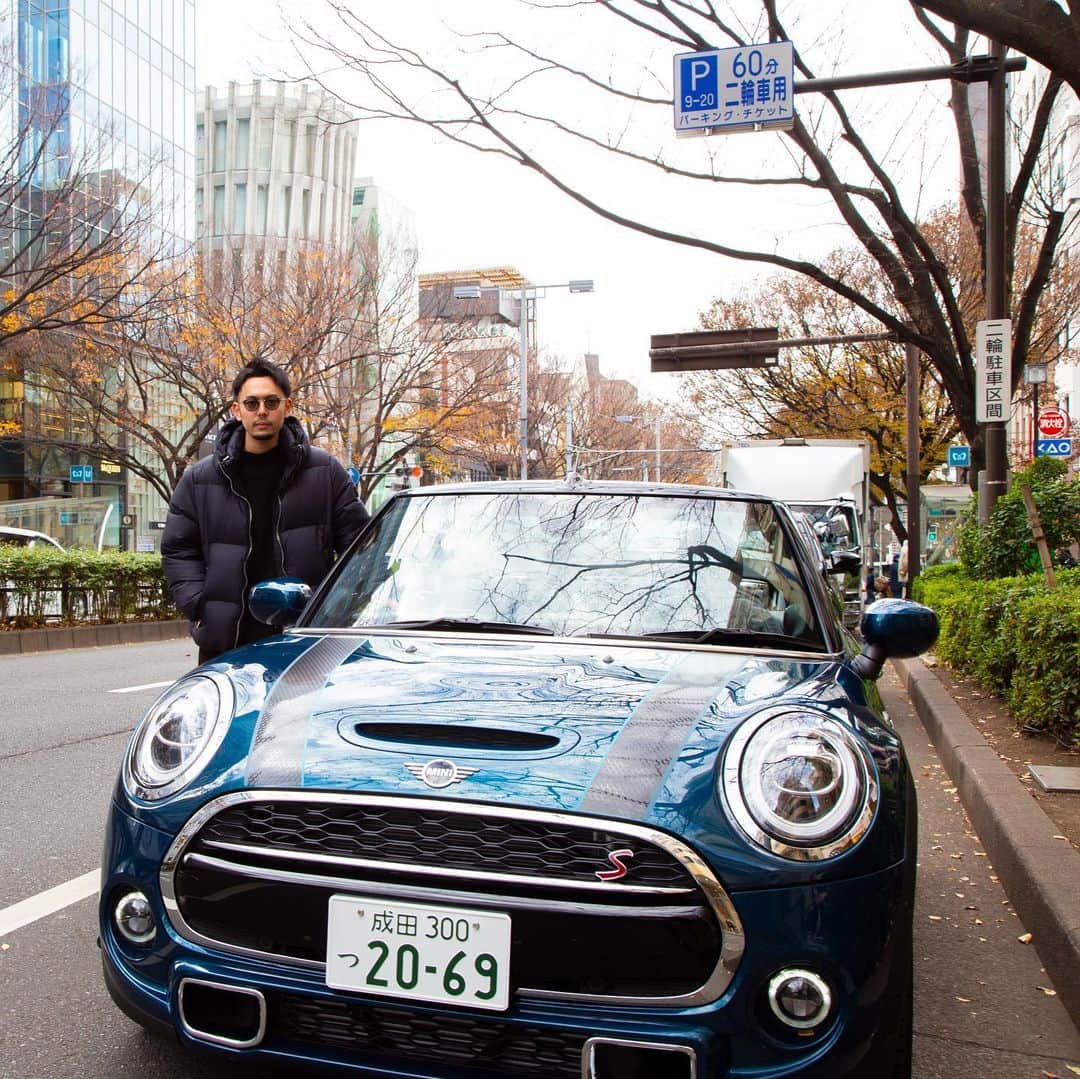 MINI Japanさんのインスタグラム写真 - (MINI JapanInstagram)「起業家の新野俊幸さんが独創性豊かなスタイルのMINI Convertible Sidewalk Editionで開放的なシティドライブへ。🚙 ㅤ 新野さんの一日を見過ごした方はMINI公式アカウントのコンバーチブルのハイライトからぜひチェックしてみてください。✨ ㅤ #MINIJapan #MINIConvertibleSidewalkEdition」1月12日 18時10分 - mini_japan