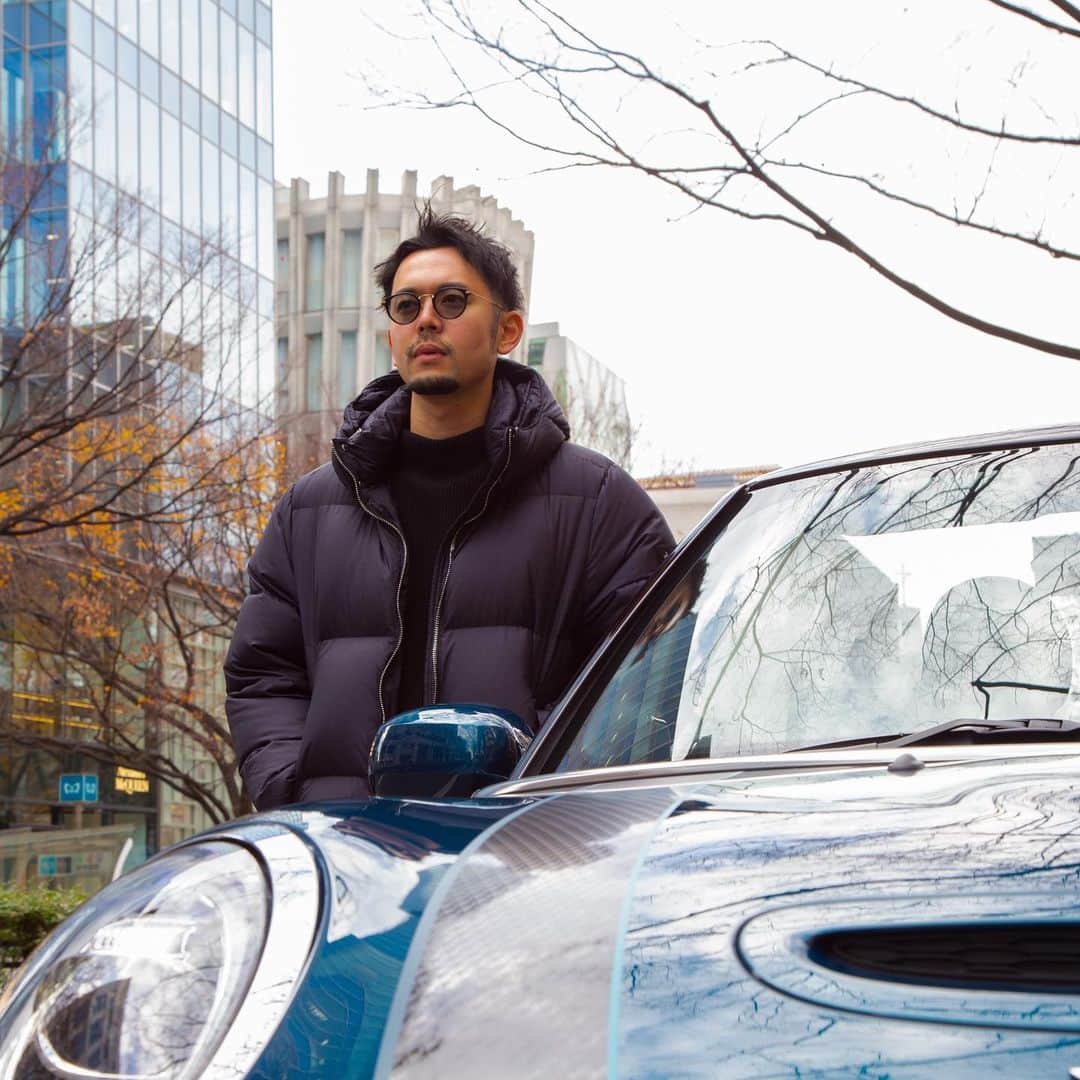 のインスタグラム：「起業家の新野俊幸さんが独創性豊かなスタイルのMINI Convertible Sidewalk Editionで開放的なシティドライブへ。🚙 ㅤ 新野さんの一日を見過ごした方はMINI公式アカウントのコンバーチブルのハイライトからぜひチェックしてみてください。✨ ㅤ #MINIJapan #MINIConvertibleSidewalkEdition」