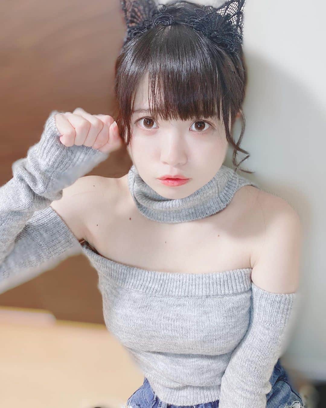 のインスタグラム：「服はgyda #lolita #followｍe #sexystyle #idol #アイドル　#オルチャン　#japaneseculture #japanesegirl #地下アイドル　#合法ロリ　#nuturephotography #ｆカップ  #まとめ髪　#ヘアメ　#ヘアアレンジ　#猫耳　#猫耳女子　#ショーパン　#デートコーデ  #デコルテ #photography #anime #beautiful #cat」