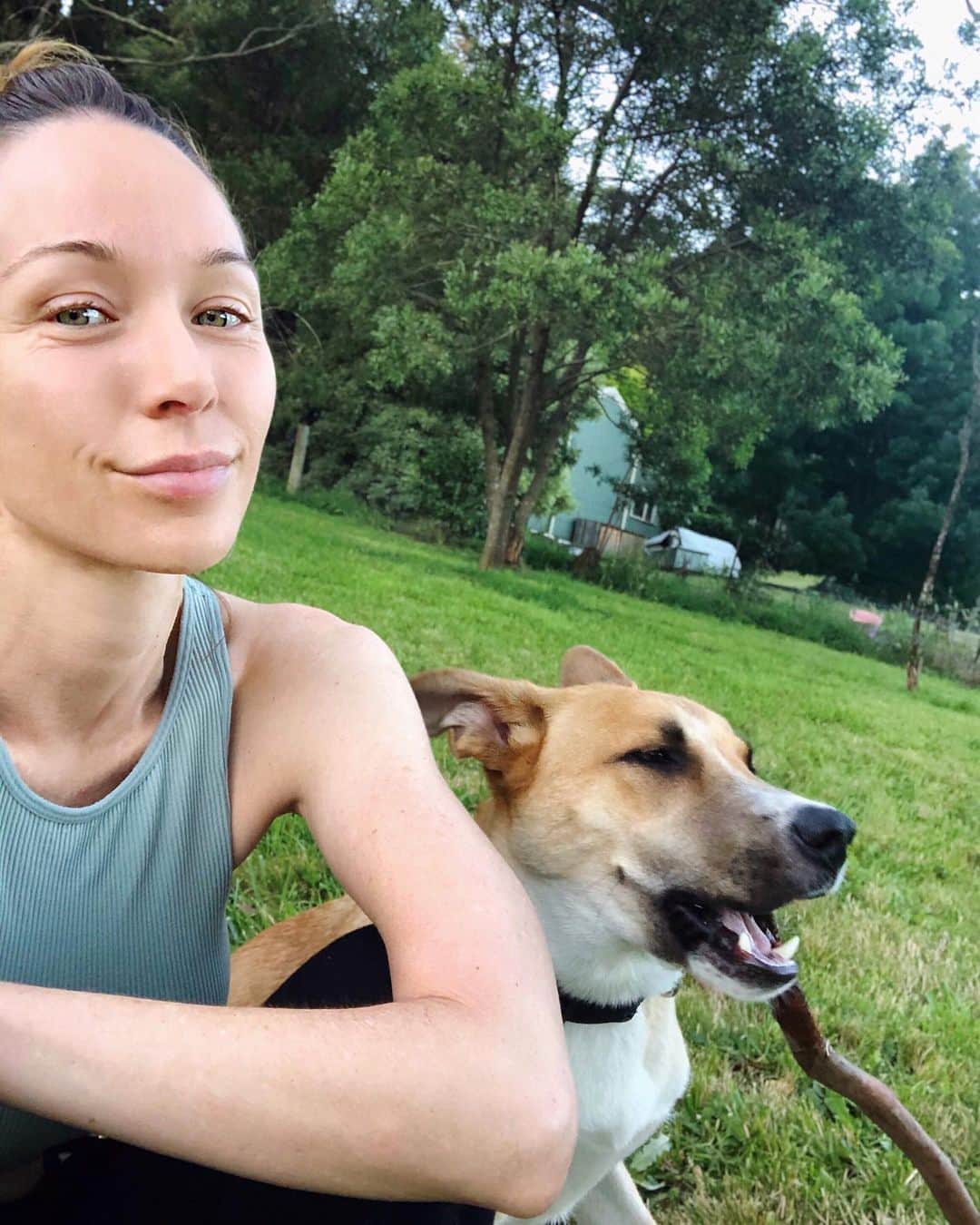 エミリー・スコットのインスタグラム：「🌱 my favourite things ~~~  #rejuvenation」