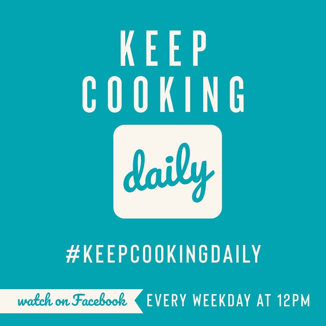 ジェイミー・オリヴァーさんのインスタグラム写真 - (ジェイミー・オリヴァーInstagram)「#KeepCookingDaily starts TODAY!  Every weekday lunchtime this week, join Jack from the @jamieolivercookeryschool over on my Facebook at MIDDAY (GMT) for a cook-up. Link in my bio for all the recipes coming up this week. Tag your mates and get them to get watching!!」1月12日 18時16分 - jamieoliver