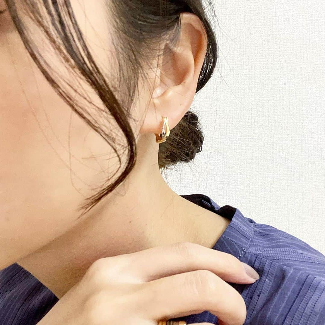 石田美奈子さんのインスタグラム写真 - (石田美奈子Instagram)「𝐀𝐜𝐜𝐞𝐬𝐬𝐨𝐫𝐢𝐞𝐬💎 . 新しい#フープピアス ♡ シンプルでお洋服に合わせやすいし、シルバーとゴールドのコンビカラーでとても可愛い！✨ . これ、Amazon Fashionの#セール で購入しました😊 S.Whiteというブランドのコンビカラーフープピアスです♪ セールでなんと90%OFFでした すごくお得に買えて大満足(⑅ˊᵕˋ⑅)💓 . Amazon Fashionでは現在Winter Saleを開催中です☺︎ 人気ブランドも最大80%OFF！✨ 掘り出し物もたくさんあってオススメ♡ . @amazonfashionjp . . 👗→ #minako_fashion . #ootd #amazonで発見 #amazonfashionjp #PR #アラサーファッション #ウィンターセール #セール購入品」1月12日 18時17分 - mminakooo