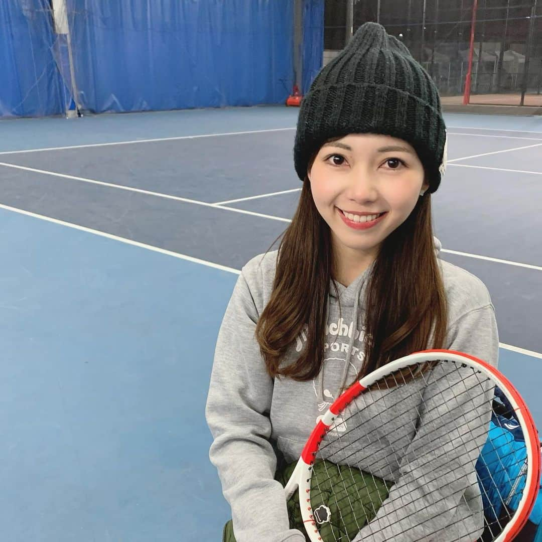 川又智菜美さんのインスタグラム写真 - (川又智菜美Instagram)「🎾💕﻿ ﻿ テニスの時、寒さから耳を守るために﻿ ニット帽をかぶるようになりました☺️﻿ ﻿ 時たますぽーんと脱げてしまうのですが﻿ 基本的には快適です❣️﻿ 髪の毛もおろしているので 首もいつもよりあったかいのです✨ ﻿ それでもやっぱり寒くて﻿ 鼻が赤い…😂😂😂﻿ ﻿ #ちなみテニス #テニス女子 ﻿」1月12日 18時19分 - chinami_k0204