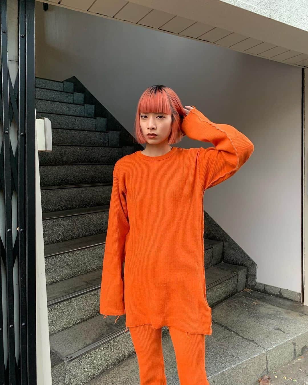 Yukano Nojiriさんのインスタグラム写真 - (Yukano NojiriInstagram)「21SS #PERVERZE 🍊  めっちゃ着心地良いニット、リバーシブルで裏にしても着れる🧡 パンツはS,M展開になりました！ (私は166センチでMサイズはいてます)  1/15(金)21SS立ち上がり、お楽しみに♡  #3912higashi #HIGASHI_COMMUNICATOR」1月12日 18時29分 - yukano22