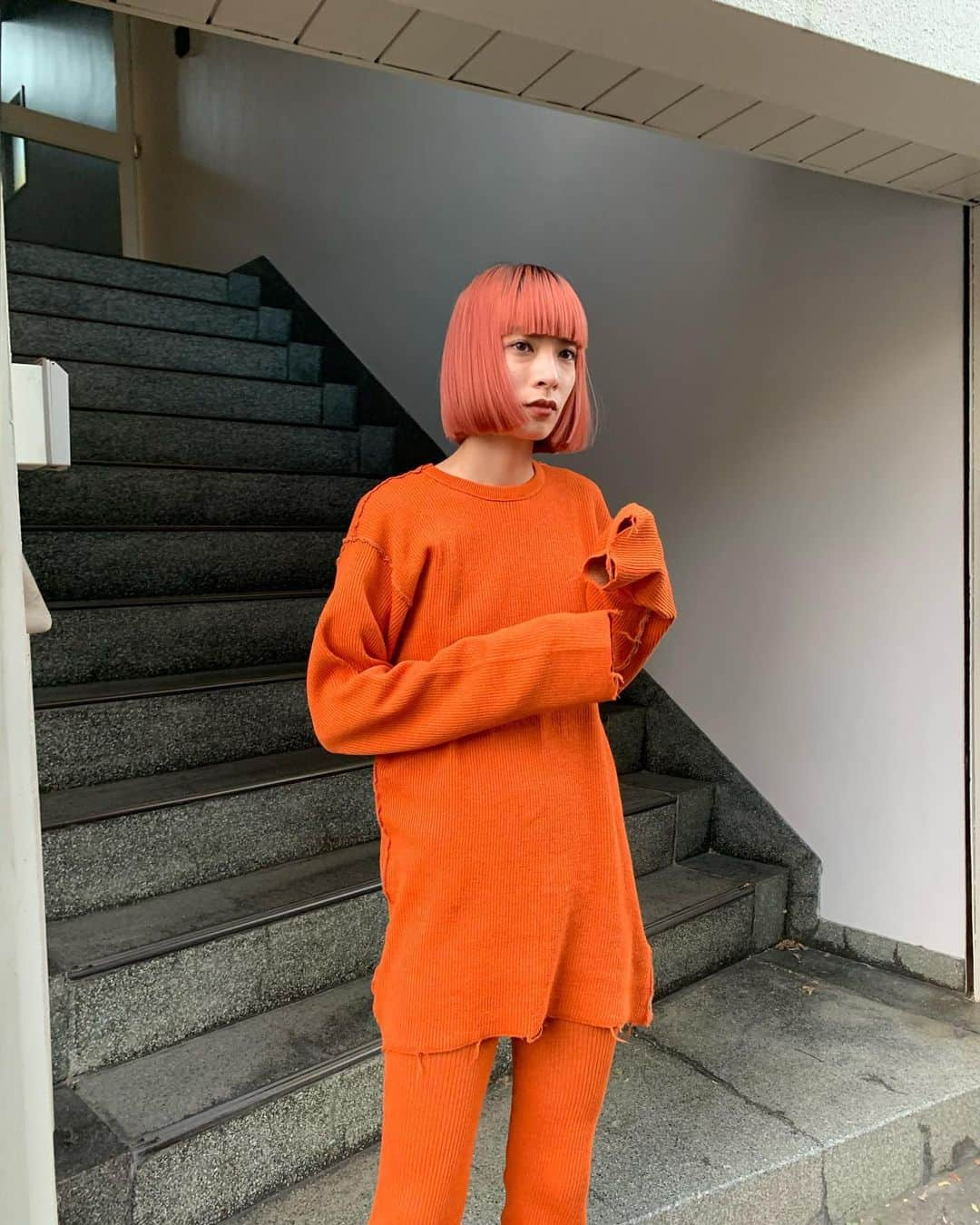 Yukano Nojiriさんのインスタグラム写真 - (Yukano NojiriInstagram)「21SS #PERVERZE 🍊  めっちゃ着心地良いニット、リバーシブルで裏にしても着れる🧡 パンツはS,M展開になりました！ (私は166センチでMサイズはいてます)  1/15(金)21SS立ち上がり、お楽しみに♡  #3912higashi #HIGASHI_COMMUNICATOR」1月12日 18時29分 - yukano22