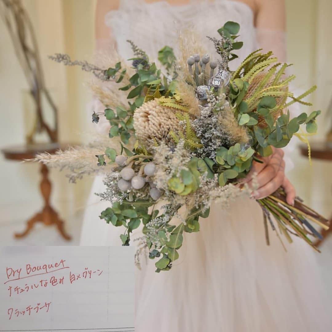 ベストブライダル公式さんのインスタグラム写真 - (ベストブライダル公式Instagram)「~世界に一つのオリジナルコーディネート🌿~  ベストブライダルでは会場のお花やブーケを おふたりのイメージをお伺いし、 一からコーディネートを作り上げることも可能です💐  BB卒花嫁さま @haru_wd___ さまは、 メインテーブルをソファーにして ドライフラワーとナチュラルなお花でコーディネート。 センス溢れる素敵な空間となりました☺️  これからご結婚式を迎えるプレ花嫁さまも、 お打ち合わせの時から思わずわくわくしてしまう、 素敵なコーディネートをご提案させていただきます✴︎ ぜひ楽しみにされていてくださいね❤︎  会場⇨星ヶ丘アートグレイスクラブ @artgraceclub   ＝＝＝＝＝＝＝＝＝＝＝＝＝＝＝＝＝＝＝＝＝＝  \ウェディングフォト募集中❤️/ @bestbridal.jp をフォローして、 お写真の投稿をお待ちしております！ . 当アカウントでリグラムOKなベストブライダルの卒花嫁orプレ花嫁の皆様は、#ベストブライダル花嫁 もしくは #BB花嫁 のハッシュタグをつけて投稿をお願いします💕  ※BB花嫁に投稿があったお写真をリグラムする際は、 個別にご連絡は行っておりません。予めご了承ください  \ブライダルフェアの予約について💐/ アカウントプロフィールのURL先、 各会場のHPもしくはDMよりご予約を承っております。 どんな式場が自分に合うかわからない、結婚式をするか迷っている...など些細なご質問でもお気軽にDMにてご相談くださいね。  \💗たくさんの、LOVEを届けよう/ 私たちのブランドスローガンは #たくさんのLOVEを届けよう 💕  お客様との出会いは一生における 祝福の瞬間を祝う始まりです。  私たちはお客様とおふたりの人生を、 祝福し続ける存在でありたいと考えています🕊  ベストブライダルは、世の中で1番、 たくさんのLOVEが届く瞬間をお祝いする企業を目指します♡」1月12日 18時22分 - bestbridal.jp