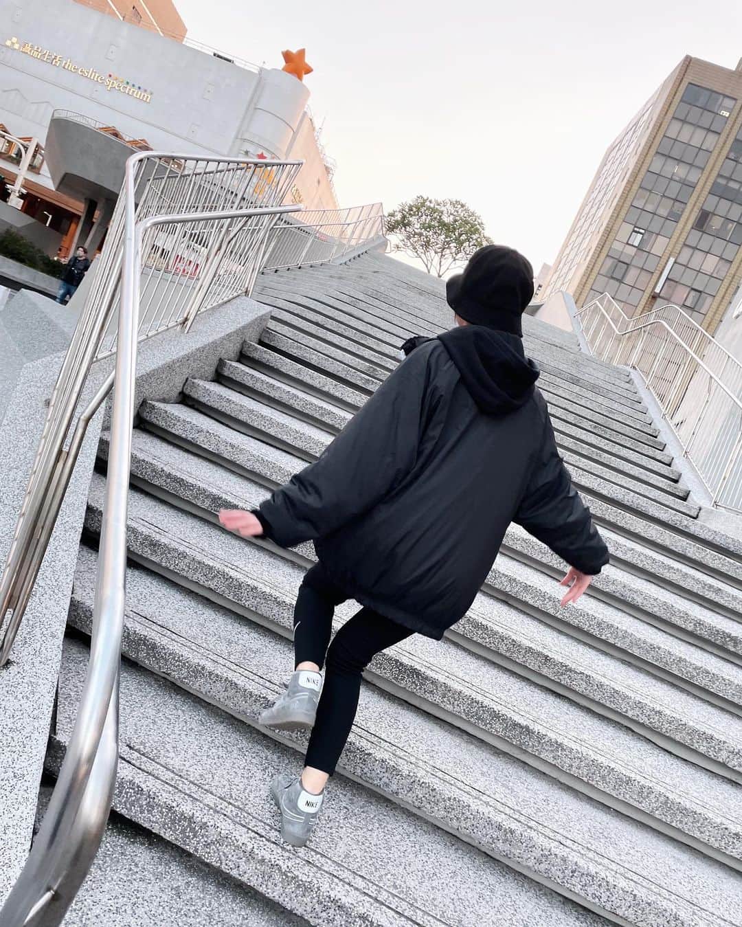 宇珊さんのインスタグラム写真 - (宇珊Instagram)「假裝自己在日本原宿🤣 今天是充滿愛的穿搭照 因為是腦公 @angelhong 幫我拍的 特別好看❤️ 帽子、外套、內搭褲👉🏿 @bcebelle」1月12日 18時27分 - shanliu0608