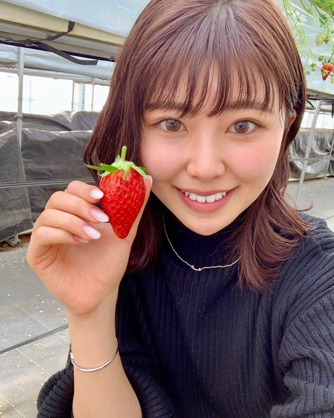 黒川彩奈さんのインスタグラム写真 - (黒川彩奈Instagram)「・ ・ 先日地元山梨のいちご狩りに 行ってきました🍓😋 大好物のいちごを思う存分食べれて 幸せすぎた…。 ・ #いちご狩り#フルーツ公園 #山梨#いちごランド」1月12日 18時28分 - ayn.o_99