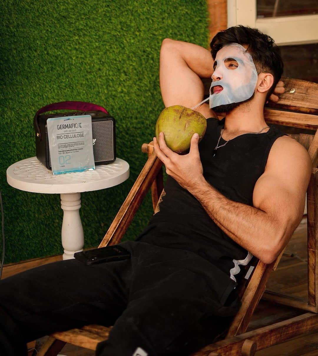 Karron S Dhinggraさんのインスタグラム写真 - (Karron S DhinggraInstagram)「I treat my body like a temple 😇- in & out : While soaking on the sun, sipping on this nutritious 🥥 coconut water and using the @Dermafique’s Bio Cellulose Pore tightening mask, which is derived from 100% Natural 🥥 coconut water! Icing on the cake is that the masques are made from Biodegradable Bio Cellulose Fibres as well!   You guys can also get a #salonathome feeling with Dermafique's #Biocellulosemask which feels like a second skin and helps tightens pores as well as provide hydration to your face.   So, what are you waiting for! Grab your own Dermafique Masque from their wide range of masks for every skin type, such as Dermafique Bio Cellulose Charcoal Masque, Dermafique Bio Cellulose Tone Perfecting masque and Dermafique’s Bio Cellulose Pore Tightening Masque.   Hurry now! . . 📷 @jasdeepphotography  #TheFormalEdit #BiocelluloseMask #MaskwithDermafique #SkinZen #Facemask 🥥」1月12日 18時40分 - theformaledit