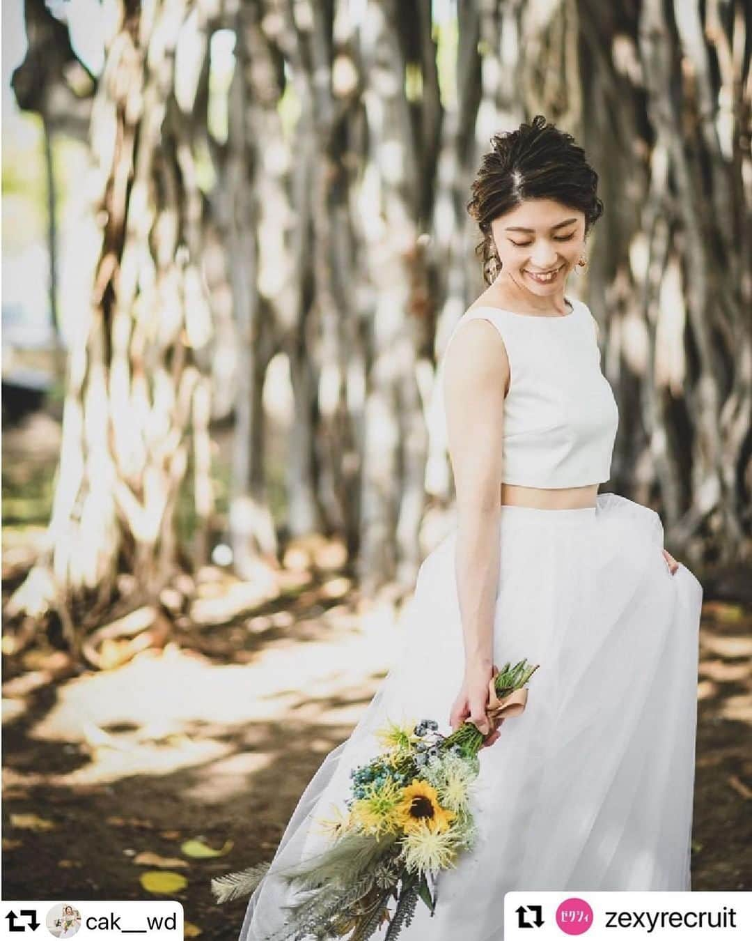 order dress カルリエ クチュールのインスタグラム：「. 【Carlier Couture's bride】 #repost @cak__wd . 沢山ご紹介してくださり嬉しいです♡ またrepostさせて頂きます〜！ . （1枚目以降のお写真は、 ぜひrepost元でご覧くださいませ🙇🏻‍♀️） . . ＊-------------------------------------------- とっても光栄なことに、 ゼクシィ様にハワイ前撮りのドレスを紹介いただきました！ --------------------------------------------＊ . . いつも優柔不断なわたしがしっかりイメージを持って @carlier_couture さんに作っていただいた 思いの詰まった大好きなドレス・・👗💐 . . こういった形で紹介いただけて本当にうれしいです！ @zexyrecruit 様ありがとうございました！ . . 一緒に紹介されている他の花嫁様のドレスも とても素敵なのでぜひ見てみてください🌟 . . @photoby.juntagai  @mai_makeupbygrace  . . #Repost @zexyrecruit with @make_repost ・・・ 【個性的なデザインに視線集中💗ドレス花嫁SNAP★part1】  . できればひと味違った花嫁姿で一目置かれたい！ そんな願いを叶えてくれる、デザインに一ひねりある 個性的なウエディングドレスの花嫁実例をご紹介します☝✨ . . 【写真7〜9】セパレート トップるの丈を短めにしてセパレートを強調！ ハワイの雰囲気に合うヘルシーな肌見せがポイント🌟 こだわりが実現できたのはオーダーメイドならでは。 （@cak__wdさん） . もっと詳しく知りたい人は #ゼクシィアプリ をチェック！ 「一ひねりあるデザインにきゅん！個性的なウエディングドレスSNAP14」 . . ▼公式アプリもCHECKしてね ゼクシィアプリはURLから👀 @zexyrecruitt  .  #ウェディングドレス#カラードレス#お色直し#ドレス迷子#ドレス探し _ #ドレス試着#ドレス試着レポ#ブライダルヘア#ブライダルヘアアクセ#ヘッドドレス差し色シューズ#ウェディングフォト#卒花レポ#卒花嫁 _ #全国のプレ花嫁さんと繋がりたい#日本中のプレ花嫁さんと繋がりたい#前撮りレポ#お支度ショット#運命の一足#ウェディングシューズ#2020冬婚#2020秋婚#2021夏婚#2021春婚 _ #ブライダルシューズ#ゼクシィ#ちーむゼクシィ#プロポーズされたらゼクシィ」