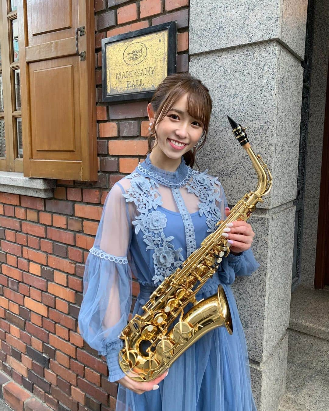 山本瑠香さんのインスタグラム写真 - (山本瑠香Instagram)「真冬のなかシースルーワンピで撮影😳📸☃️  実は… My SAXと撮影しました‼︎🎷🤍  最近全く吹いてなくて お家で眠ってたSAX…💭 宝の持ち腐れや😩笑  @スタジオノールス  #撮影 #ポートレート #スタジオノールス #サックス #アルトサックス #sax #altosax #ポニーテール #ヘアアレンジ #ヘアカラー #オリーブベージュ」1月12日 18時42分 - ruka_1010_team8