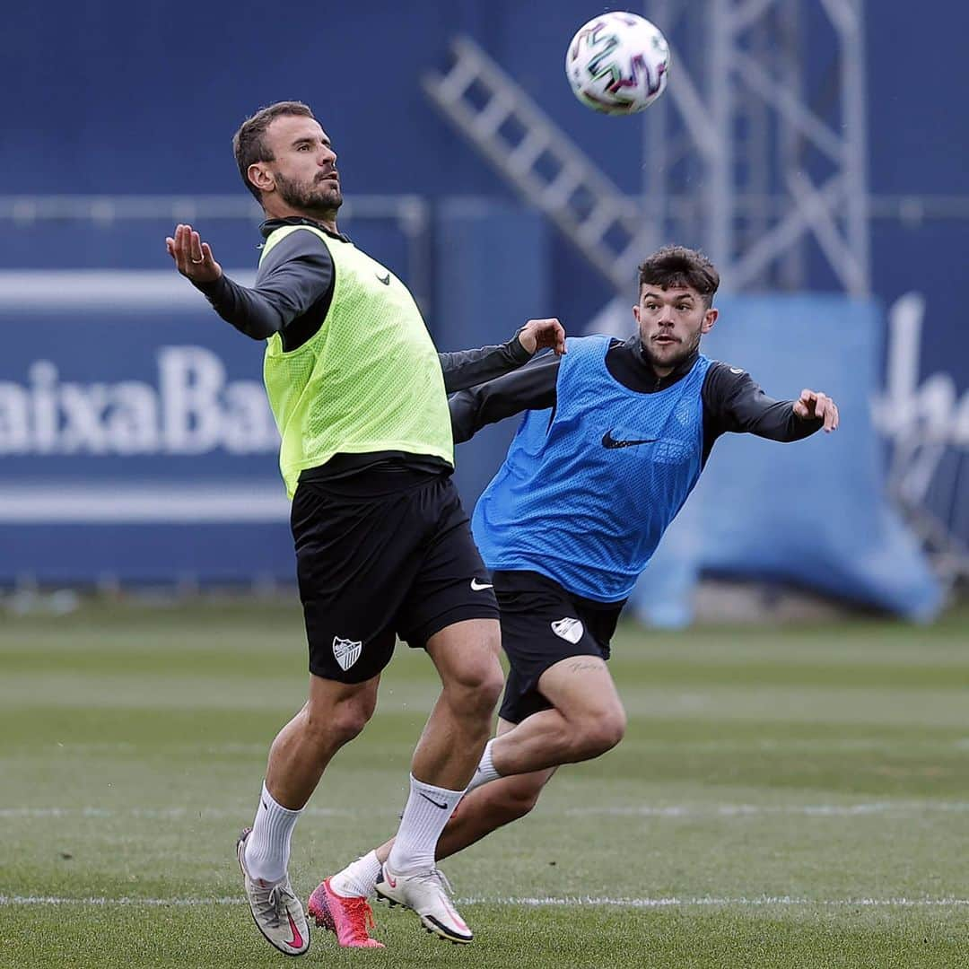 マラガCFさんのインスタグラム写真 - (マラガCFInstagram)「🙂 Back to work!! 🔙  #FelizMartes #TrainingDay」1月12日 18時42分 - malagacf