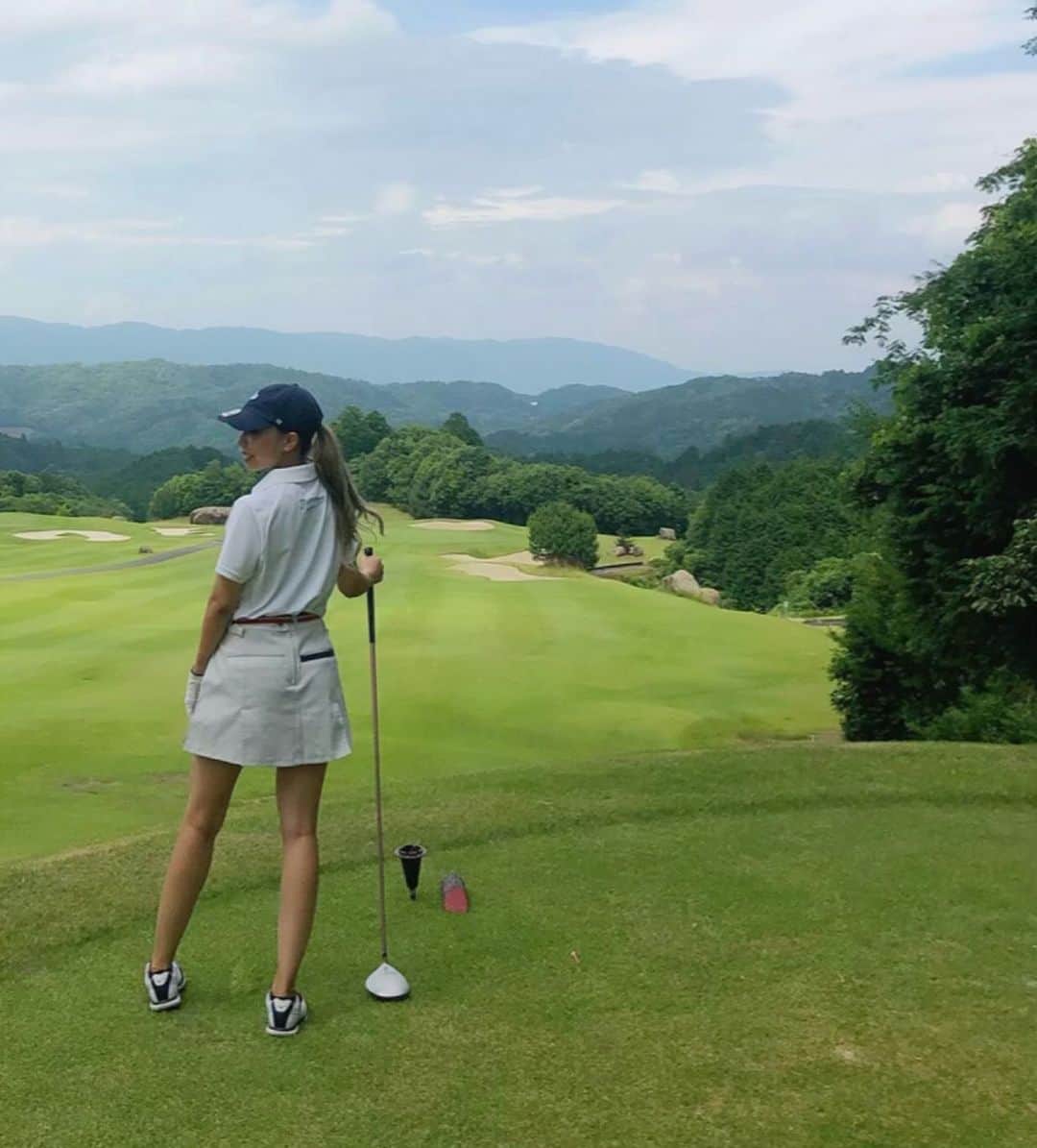 のインスタグラム：「.﻿ 🏌‍♀⛳✨﻿ ﻿ ﻿ かなり前の写真ですが…﻿ ﻿ 帽子もポロシャツも﻿ 基本的にBuffaloesグッズ多めな私♩(笑)﻿ ﻿ ﻿ 最近は状況的にも厳しいので﻿ 全然行っていないけど﻿ 今や趣味のひとつです( ^^ )﻿ ﻿ また行けるときが早く来たらいいな…！﻿ ﻿ ﻿ #野球好き #オリックス #Bs2020 #BsGirls﻿ #野球 #バファローズ #オリ姫 #野球女子﻿ #ゴルフ #golf #ゴルフ女子 #ゴルフウェア﻿ #baseball #プロ野球 #ORIX #buffaloes﻿ #オリックスバファローズ #avex」
