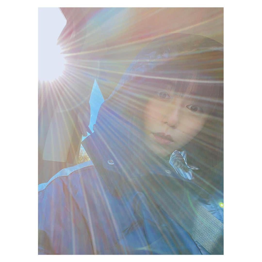 小池花瑠奈のインスタグラム：「今日は雪が降ると聞き ちょっと困るなぁ… と、思っていましたが 瞼にふんわり落ちて来た雪を感じた時 やっぱり好きだなぁと 思ってしまいました☃️ 今更ですが…冬ですねぇ。 今日は帰ったらゆっくりお風呂に入ろうと思います。 皆様も暖かくしてお過ごし下さいませ。  #松宮なつ」
