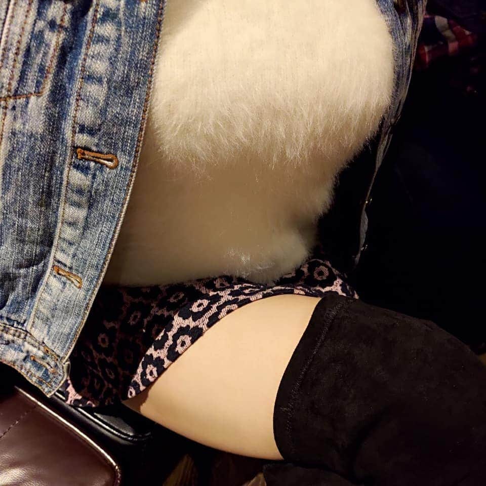 のインスタグラム：「#さてこの足は誰でしょう ？  #カプセルエージェンシー  #Capsuleagency #撮影モデル #女優 #セクシー女優」