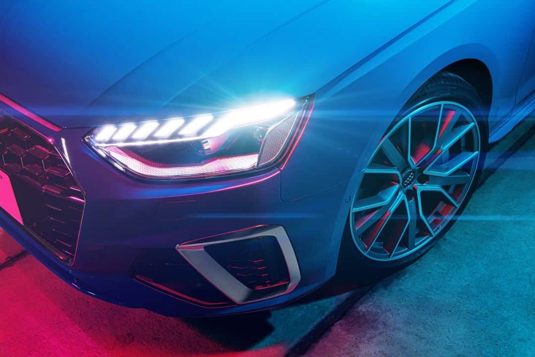 アウディ ジャパンさんのインスタグラム写真 - (アウディ ジャパンInstagram)「赤と青、2色のコントラストが、新型Audi A4に秘められた強さと知性を感じさせます。  #Audi #A4 #AudiA4 #Audijapan #アウディ #carwithoutlimits #carsofinstagram #Audiworld #Audigenic #車好きな人と繋がりたい」1月12日 19時00分 - audijapan