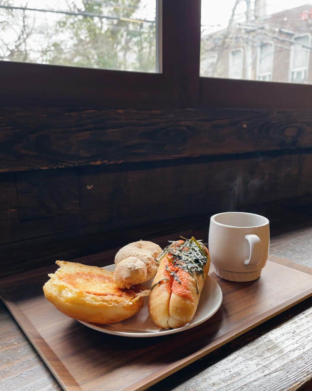 鎌田大祐（かまだだいすけ）のインスタグラム：「パンと、またコーヒー☕️ . . . #パン #bread #ランチ #lunch」