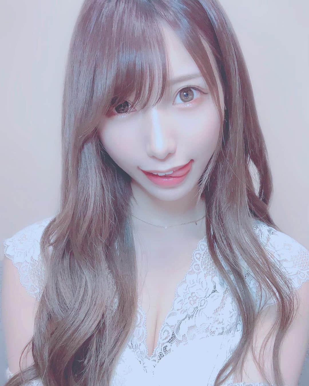 まきせれなのインスタグラム：「エクステのとき🤔 ໒꒱· ﾟ #ライブ配信#自撮り#自撮り界隈#インスタグラビア#makeup#japanesegirl#ロングヘア#ゲーム女子#ゲーマー女子#pococha#ゆる巻き」