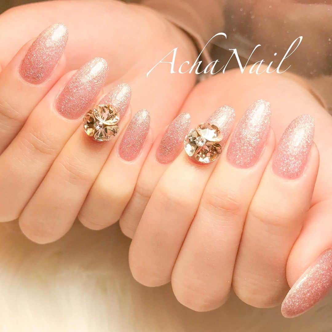 AchaNailのインスタグラム：「ビジューネイル💖﻿ ﻿ https://ameblo.jp/acha-nail/entry-12648716243.html﻿ ﻿ #ネイル #ジェルネイル #フィルイン #フィルイン導入サロン #南池袋 #池袋 #池袋ネイルサロン #ネイルデザイン #スワロフスキー #ビジューネイル #クリスタル #ラメネイル #ワンポイント #locari #Nails #AchaNail #NailStagram #InstaNails #Nailart #JapaneseNailart #NailDesign #Gelnails #kawaii #네일 #日式美甲 #swarovski #agehagel #bijouxnails #crystal #bijou」