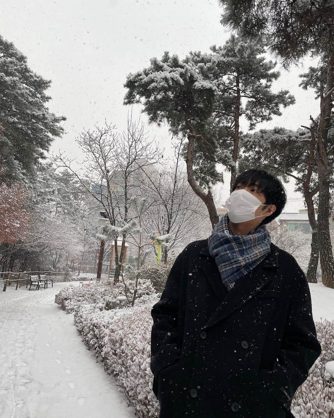 寺田拓哉さんのインスタグラム写真 - (寺田拓哉Instagram)「❄️ 오늘도 2차 재난영화 개봉 먼 산 보는척 ... #가오나시 #☃️아닙니다」1月12日 19時10分 - taku_march