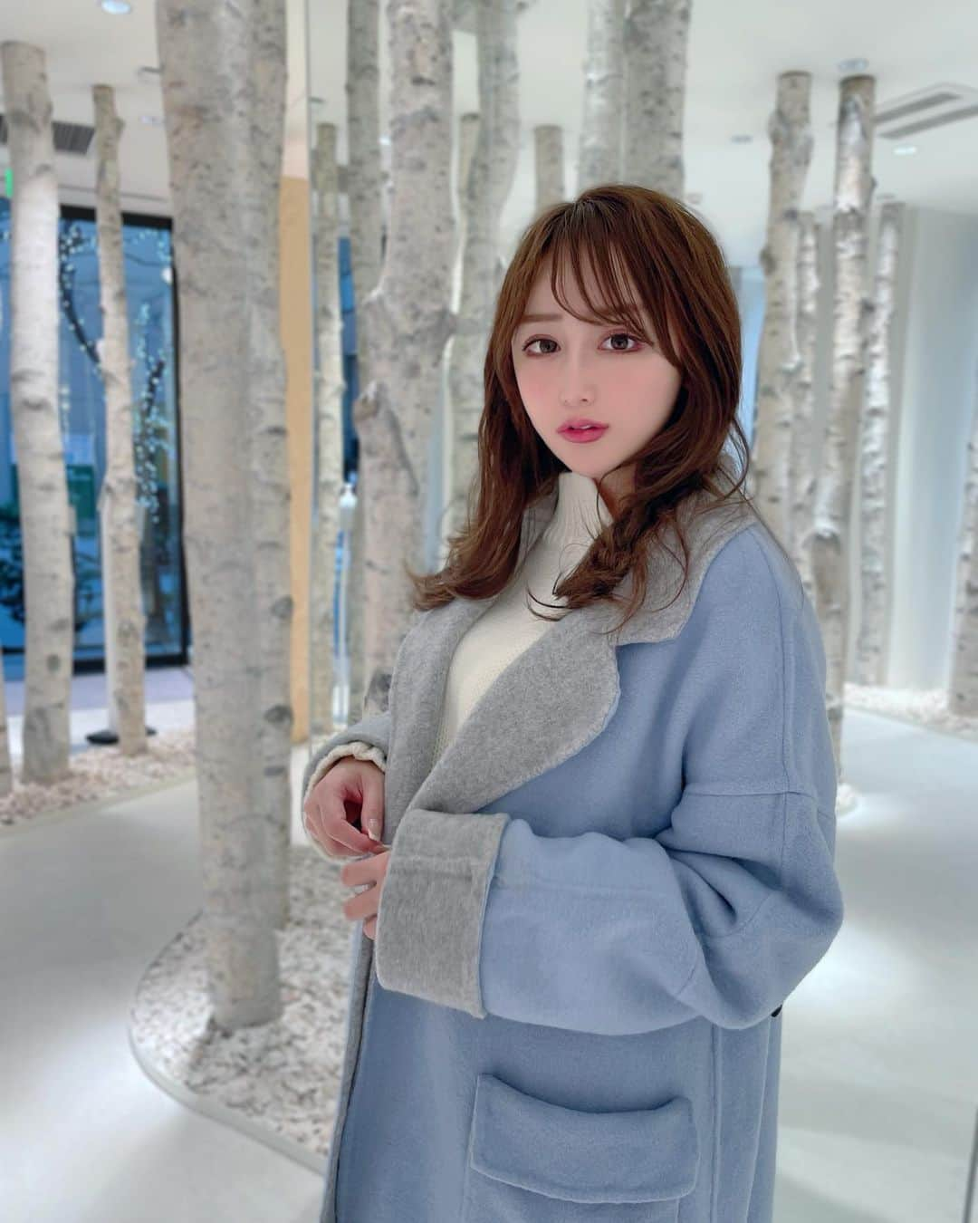 ゆかちんさんのインスタグラム写真 - (ゆかちんInstagram)「寒いです☃️﻿ ﻿ ﻿ ﻿ ﻿ 展示会で頼んだお気に入りのガウンコート﻿  🦋@stylebar_online  ﻿ セールでちょうど半額になってたよ💙﻿ ﻿ ﻿ ﻿ ﻿ ﻿ ﻿ ﻿ ﻿ ﻿ #今日のコーデ#ootd#冬服コーデ #冬服﻿ #トレンチコート#トレンチコートコーデ ﻿ #デートコーデ#stylebarbershop  #stylebar #コートコーデ #ガウンコート ﻿ #モテコーデ#オシャレコーデ#代官山カフェ ﻿ #恵比寿カフェ #代官山ランチ#カフェ巡り ﻿ #オシャレさんと繋がりたい#フォトスポット﻿ #銀座#銀座カフェ﻿#koivecafe #東京カフェ  #コイヴカフェ #東京カフェ巡り  #エマテイラー #スタイルバー #ウールコート  #outer #coating」1月12日 19時11分 - y__chan___