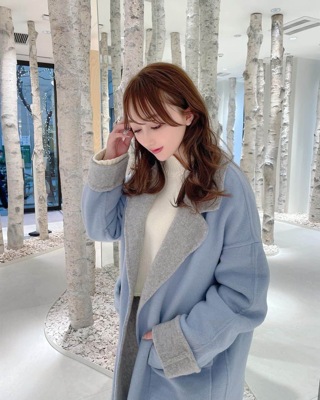 ゆかちんさんのインスタグラム写真 - (ゆかちんInstagram)「寒いです☃️﻿ ﻿ ﻿ ﻿ ﻿ 展示会で頼んだお気に入りのガウンコート﻿  🦋@stylebar_online  ﻿ セールでちょうど半額になってたよ💙﻿ ﻿ ﻿ ﻿ ﻿ ﻿ ﻿ ﻿ ﻿ ﻿ #今日のコーデ#ootd#冬服コーデ #冬服﻿ #トレンチコート#トレンチコートコーデ ﻿ #デートコーデ#stylebarbershop  #stylebar #コートコーデ #ガウンコート ﻿ #モテコーデ#オシャレコーデ#代官山カフェ ﻿ #恵比寿カフェ #代官山ランチ#カフェ巡り ﻿ #オシャレさんと繋がりたい#フォトスポット﻿ #銀座#銀座カフェ﻿#koivecafe #東京カフェ  #コイヴカフェ #東京カフェ巡り  #エマテイラー #スタイルバー #ウールコート  #outer #coating」1月12日 19時11分 - y__chan___