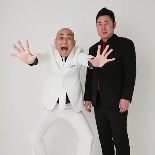 のインスタグラム：「＜【予告】Instagram LIVE配信＞ 明日1/13(水)10:00〜10:30に こちらのBEAMS JAPAN Instagramにて、 開催中イベント『食玩ジャパン』の様子を LIVE配信予定です！！  なんと！LIVEにはお笑い芸人の錦鯉が出演予定！！  錦鯉のお2人には、 実際に『食玩ジャパン』イベント期間中にご覧いただける 1000種類以上の貴重な食玩を集めた「コレクターの部屋」や 架空の食玩売場「萬代屋(ばんだいや」を体験していただきます！  是非、お見逃しなく。  ※上記予定が変更になる場合がございますので、予めご了承ください。  BEAMS JAPAN 1F ☎︎ 03-5368-7314 #beams  #beamsjapan  #beamsjapan1st  #information #instagramlive #ビームスジャパン #インスタライブ#錦鯉 #食玩ジャパン#バンダイ #食玩#期間限定#イベント」
