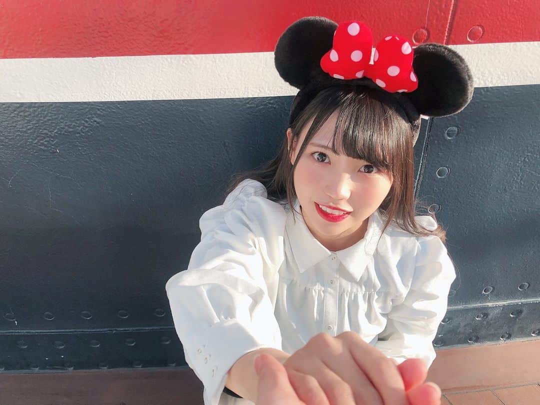 尾上美月のインスタグラム：「Twitterにクリスマス仕様で載せたんですけど、元の写真はこちらです😃🎄🎁💝  カメラマンは蒲地志奈さん👏👏  #Disney #disneysea」