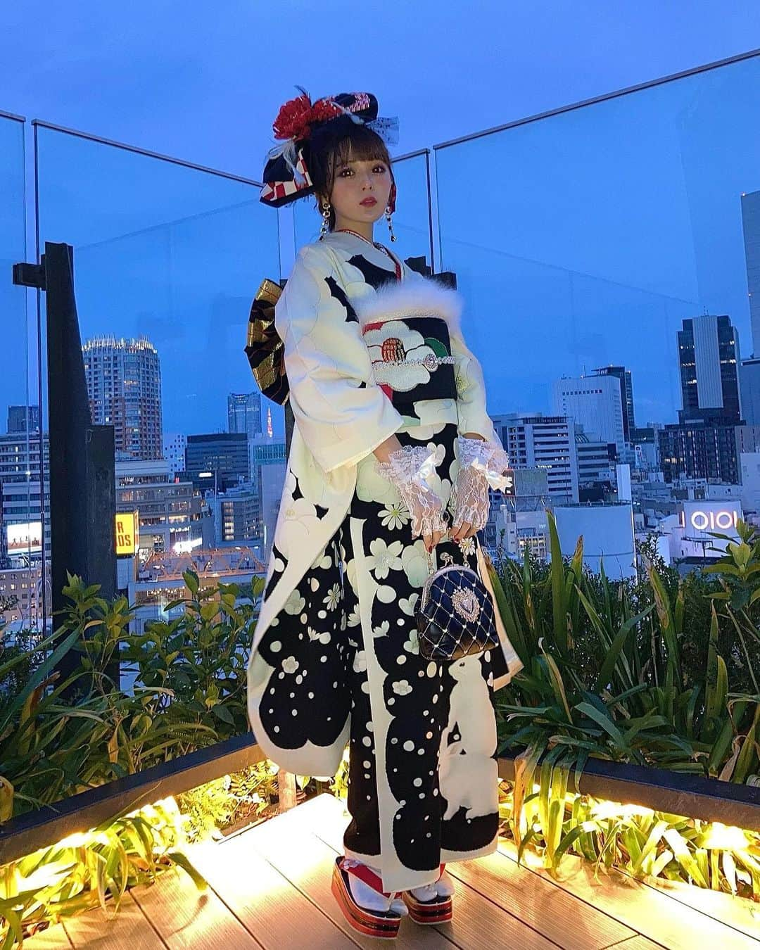 夢乃まゆこさんのインスタグラム写真 - (夢乃まゆこInstagram)「「まゆこの振袖は絶対ピンクでしょ」﻿ ﻿ とファンの方にも中学のみんなにも言われていた我ですが﻿ ﻿ 如何でしょう？？﻿ ﻿ 意外だった！ってゆーDMが多かったです( 笑 )﻿ ﻿ ﻿ 振袖の写真まだあるけど飽きないでね🥺ྀིྀི﻿ ﻿ ﻿ ﻿ *⑅︎୨୧┈︎┈︎┈︎┈︎┈︎┈︎┈┈︎┈︎┈︎┈︎┈︎୨୧⑅︎*﻿ ﻿ #成人式 #新成人 #成人の日 #成人 #振袖 #成人式ヘア #成人式ネイル #成人式前撮り #前撮り #成人式メイク #振袖ヘア #振袖ヘアアレンジ #振袖前撮り #振袖ネイル #2021 #20歳」1月12日 19時36分 - mayu_makemie