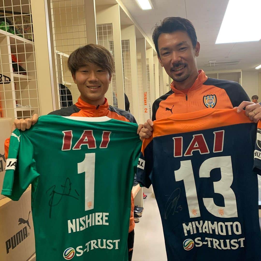 のインスタグラム：「洋平さんとエスパルスでサッカーできたこと自分のサッカー人生で1番嬉しかったです 僕なんかとユニホーム交換快く承諾してくれてありがとうございました😁  #西部洋平  #spulse  #1」