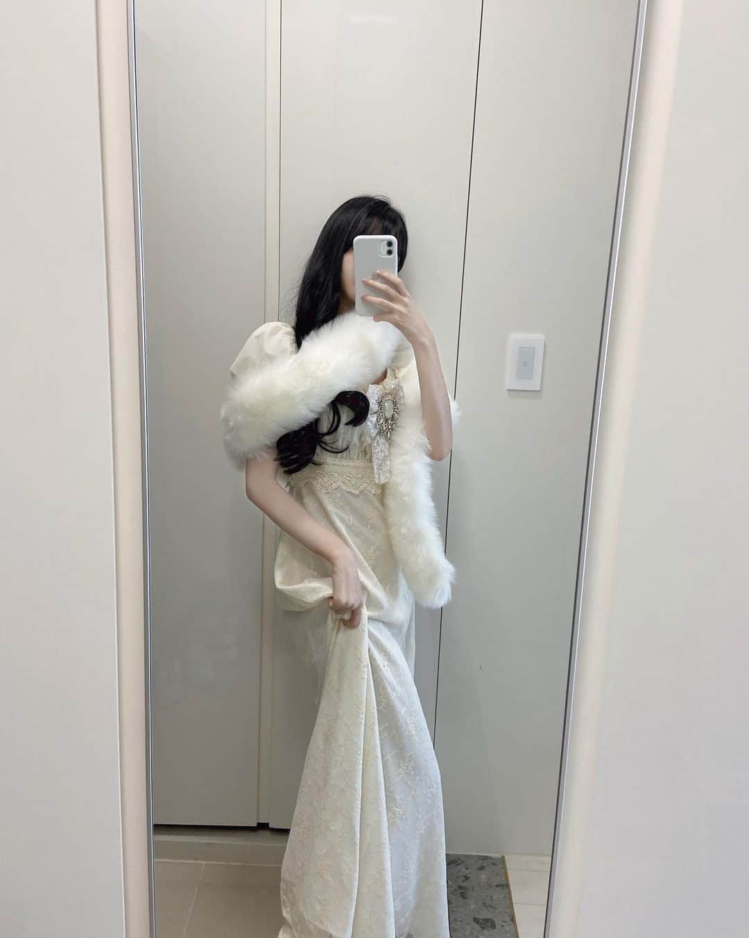 ナ・ヒョンソンさんのインスタグラム写真 - (ナ・ヒョンソンInstagram)「Snow Queen cloth 🌬🐩」1月12日 19時37分 - hyun_sssun