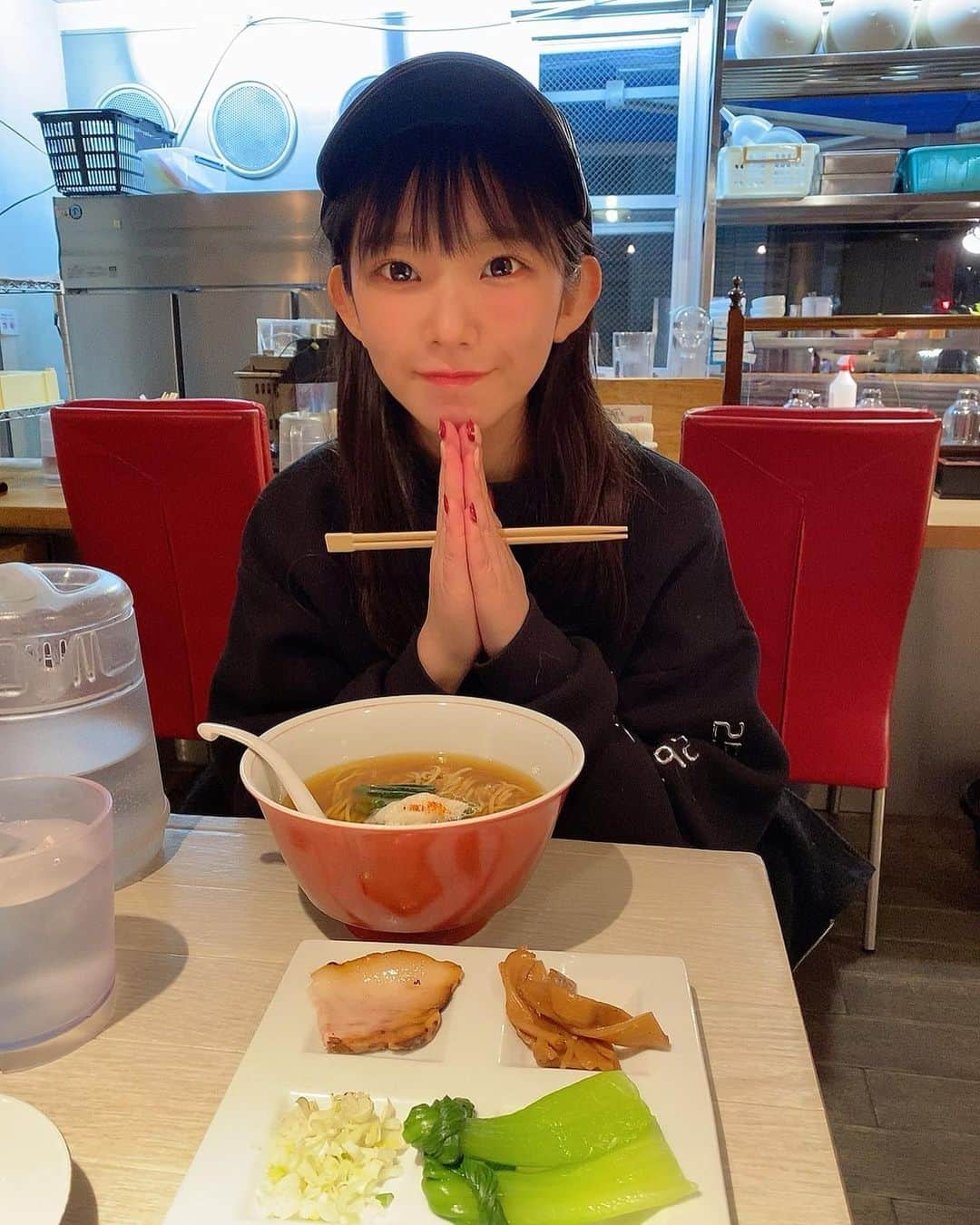 長澤茉里奈さんのインスタグラム写真 - (長澤茉里奈Instagram)「この間、ずっといきたかった塚田侍のお店行った😍 自分で選べる具材にキュン🍜 美味しすぎたな〜🥺 余韻がすごい😭😭😭 詳細は @ramenramenumauma に #魚雷 #サイフォン  #ラーメン侍 #塚田侍 #本枯中華そば魚雷」1月12日 19時37分 - marinanagasawa1008