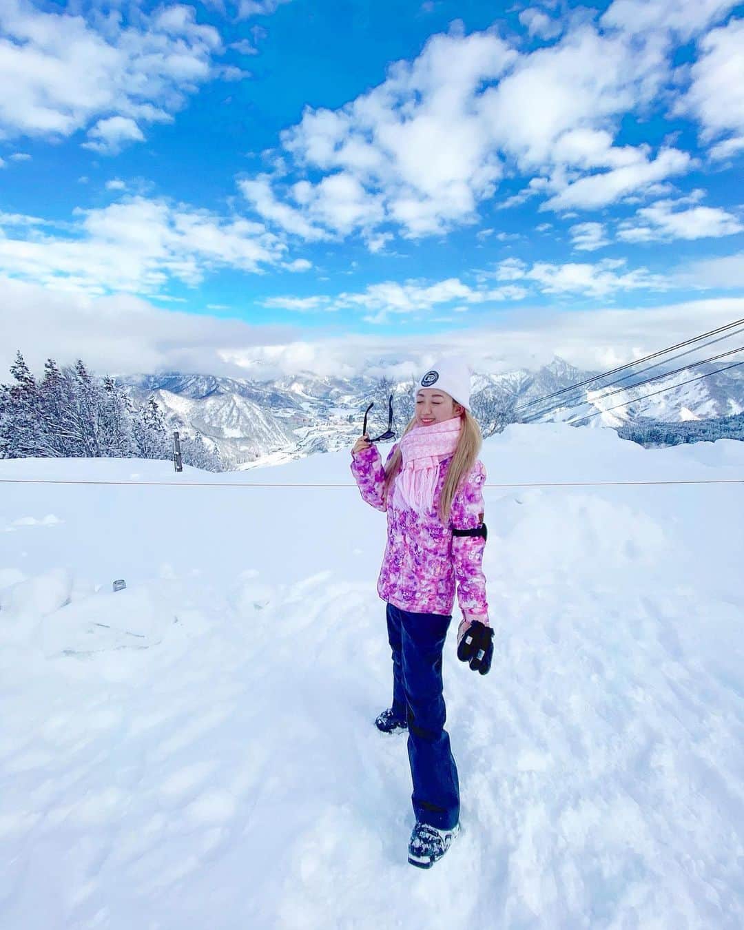 松本ゆんさんのインスタグラム写真 - (松本ゆんInstagram)「💖❤️💖❤️💖  안녕하세요〜⛅️🌈 今日ゎ今年初のオーディション❤️✨ 今年は良い報告沢山出来るといいな♡♡♡ #ゲレンデ写真多くてすみません　笑 #スキー  #スキー女子 #ゲレンデ  #スノボ #スノボ女子 #ski #skiing #japan #travel #travelphotography #japow #winter #iphoneonly #스키 #스키장 #좋아요 #팔로우환영 #여행 #여행스타그램 #셀스타그램 #湯沢高原 #新潟 #niigata #yuzawa #スキー場 #雪山 #湯沢高原スキー場」1月12日 19時48分 - m_y0729