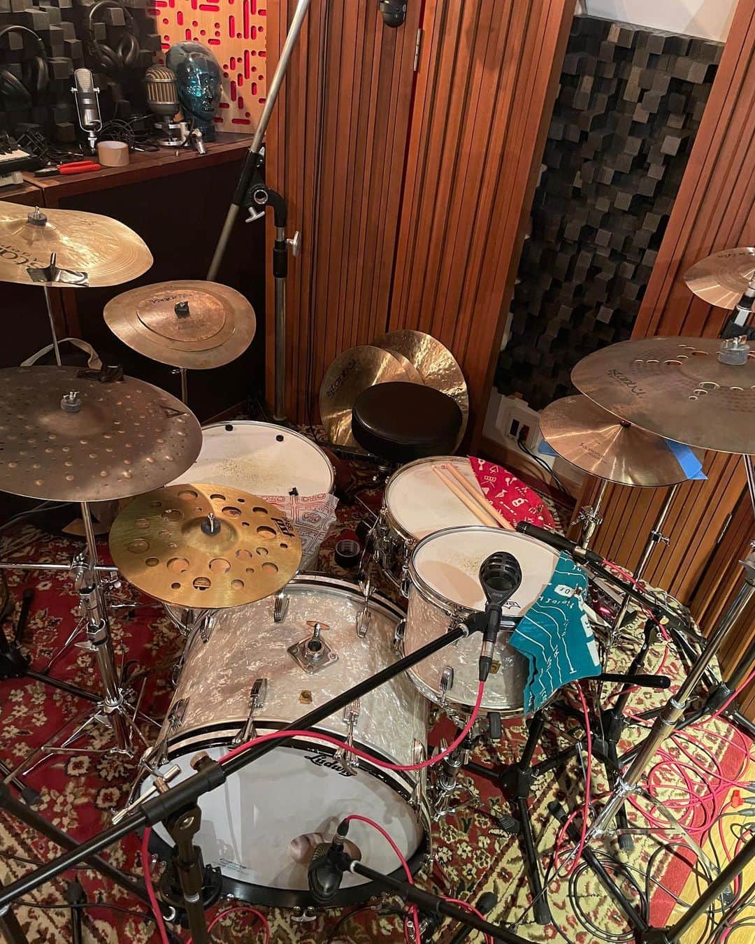 吉澤響さんのインスタグラム写真 - (吉澤響Instagram)「今日はレコーディング  #drums #Istanbulagop #ludwig」1月12日 19時44分 - yszwkdr