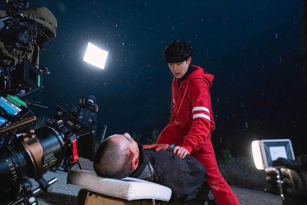 のインスタグラム：「마마 또 못참았어.. 미안해 소무니 잠수(?!?!?)전화하지마!!  #경이로운소문#ocn#netflix」