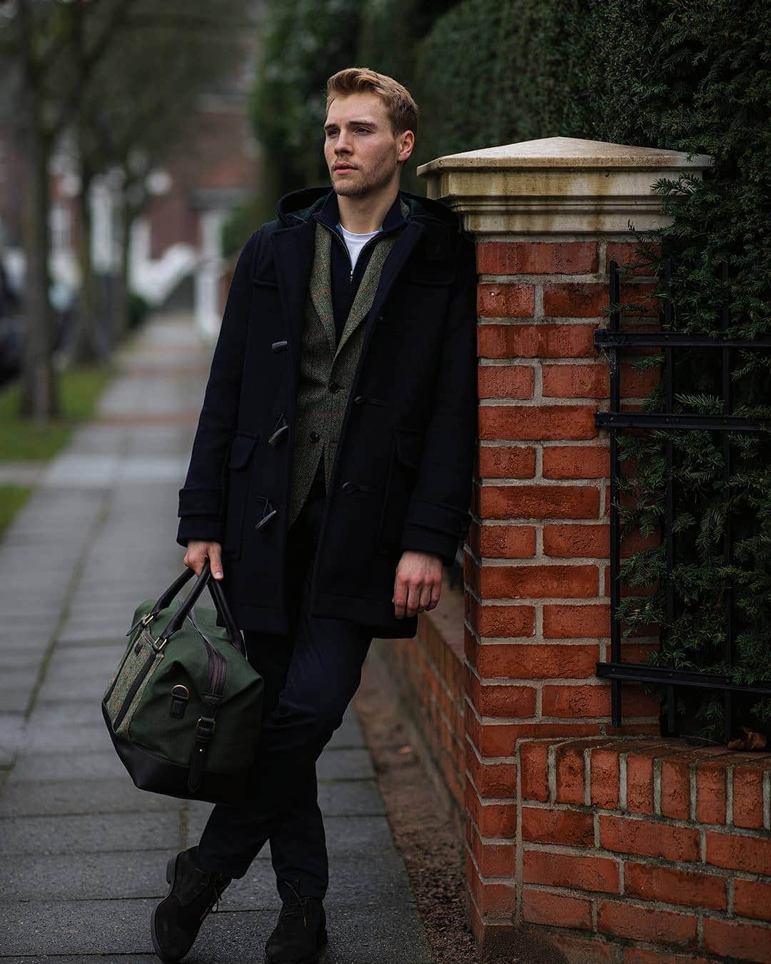 ハケットのインスタグラム：「Get ready to tackle the day in style just like @fabianlueck. Crafted in England, using the finest wool, our Herringbone blazer is a staple of elegance and style #STAYHackett」