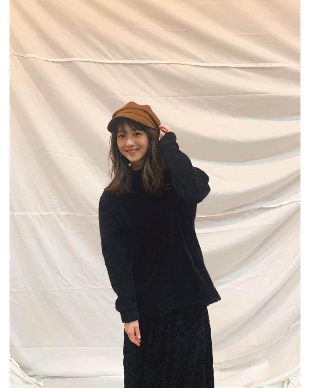 佐々木希さんのインスタグラム写真 - (佐々木希Instagram)「寒いので暖かくしてくださいね。 私も本日は以前載せた、もこもこtopsのブラックを着て現場へ。  #のぞみの私服 tops#iNtimite skirt#AEWENMATOPH」1月12日 20時04分 - nozomisasaki_official