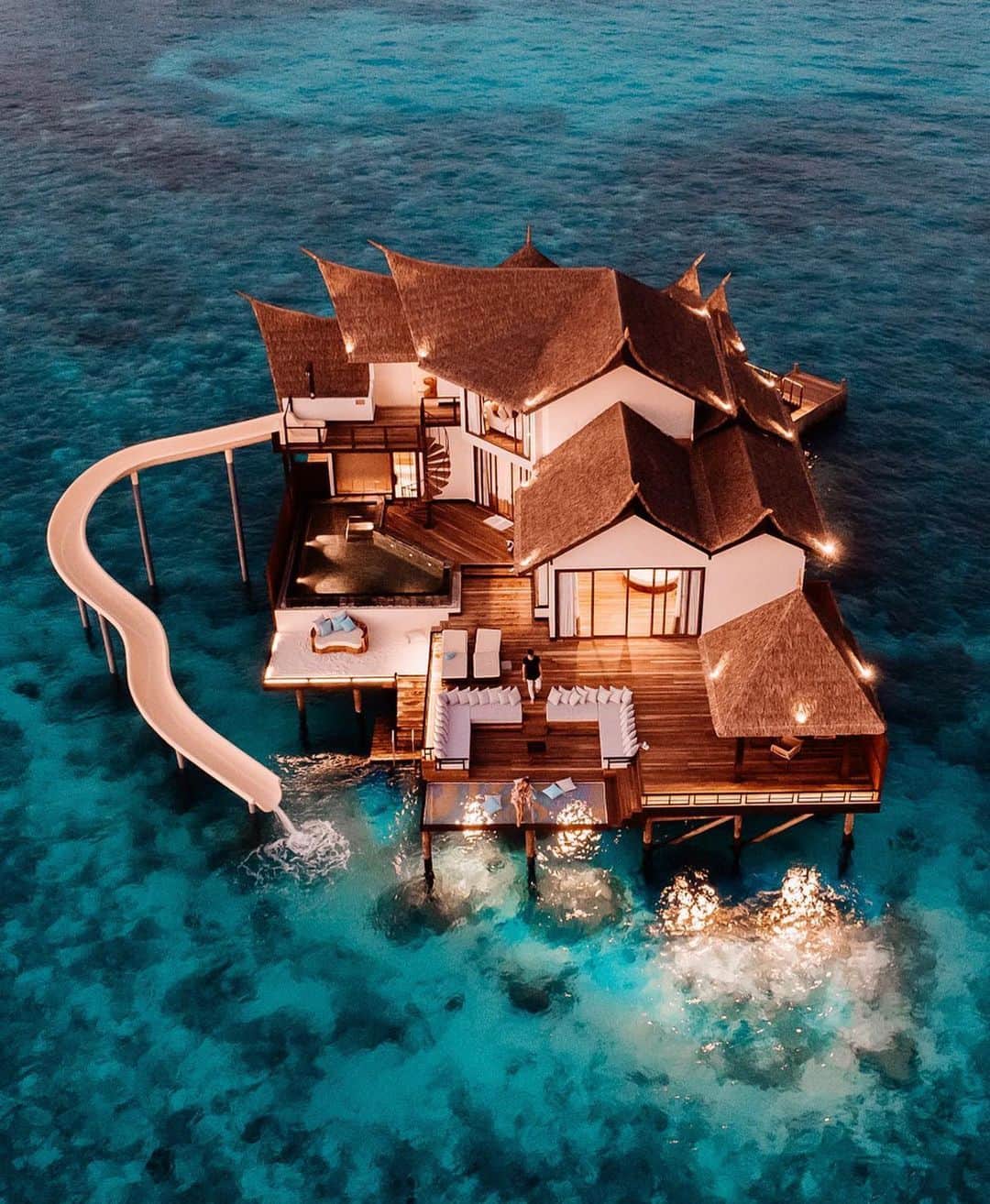 Canon Photographyさんのインスタグラム写真 - (Canon PhotographyInstagram)「Awesome isolated villa in the Indian Ocean  Photography // @meirr  Curated by @henry.nathan  #maldives #indianocean #paradise #villa #luxury」1月12日 20時13分 - cpcollectives