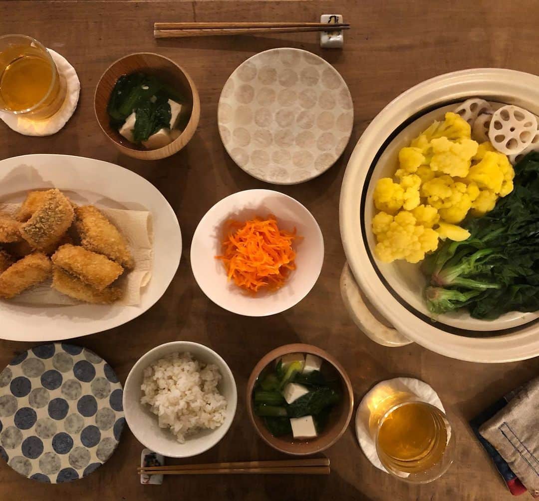 yu__gohanのインスタグラム：「2021.1.12 ・ 鱈のフライ にんじん塩レモンラペ 豆腐と小松菜の味噌汁  クレンズ明けの私は温野菜 ・ #夕飯 #暮らし」
