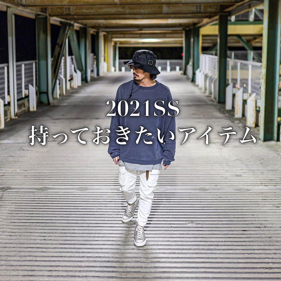 kazuのインスタグラム：「2021SS トレンド　 ホワイトコーデ  ホワイトパンツと 愛称のいいグレースニーカー  この2アイテムは 揃えておきたいですよね！？  今回は掠れたネイビーと 合わせましたが、 白のトップスを合わせたときに 使えるグレーもオススメです🙋🏼‍♂️  これからも オススメアイテム紹介していくので よろしくお願いします  #今日のコーデ #ファッション #コーデ #コーディネート #メンズファッション #お洒落 #UNIQLO #GU #シンプルコーデ #ユニクロ #ジーユーコーデ #ユニクロコーデ #着回し #NIKE #メンズコーデ  #ドメブラ  #スニーカー #トレンド #トレンドコーデ #トレンドファッション #ストリートファッション #ストリートスタイル」