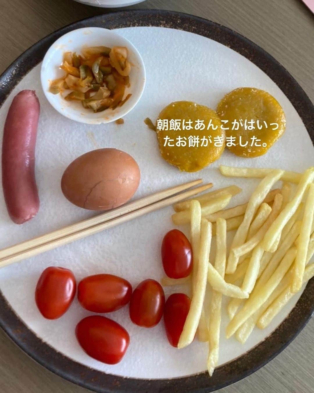 木暮郁哉さんのインスタグラム写真 - (木暮郁哉Instagram)「こんばんは。 ただいま隔離生活6日目。  1日3回のご飯(朝7時半お昼11時半夜17時) にでてくる、ガリガリのお魚がカリカリになったやつや、ピロピロしたゴムみたいな麺など、とてもクセの強いご飯に最初は絶望してましたが、今は中華から洋食にかえれるようになり、それなりに慣れてきました。  室内トレーニングの方もわりと充実しているので、早く隔離があけて新しいチームとサインして皆さんにしっかり報告したいと思います。  この二週間しっかり成長しましょう。 #隔離生活 #隔離飯 #大人気ゴム麺 #ストーリーの反応がすごい #暇だからどんどんコメントしてね」1月12日 20時22分 - fumiya_kogure