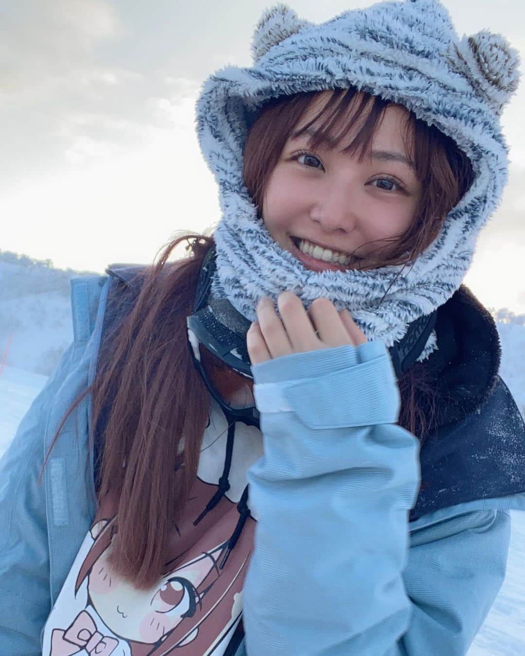 てんちむさんのインスタグラム写真 - (てんちむInstagram)「今日公開された動画より🏂 JR SKISKIのキャッチコピーが結構好きです。 ぜんぶ雪のせいだ。 答えは、雪に聞け。 青春は、純白だ。」1月12日 20時17分 - super_muchiko