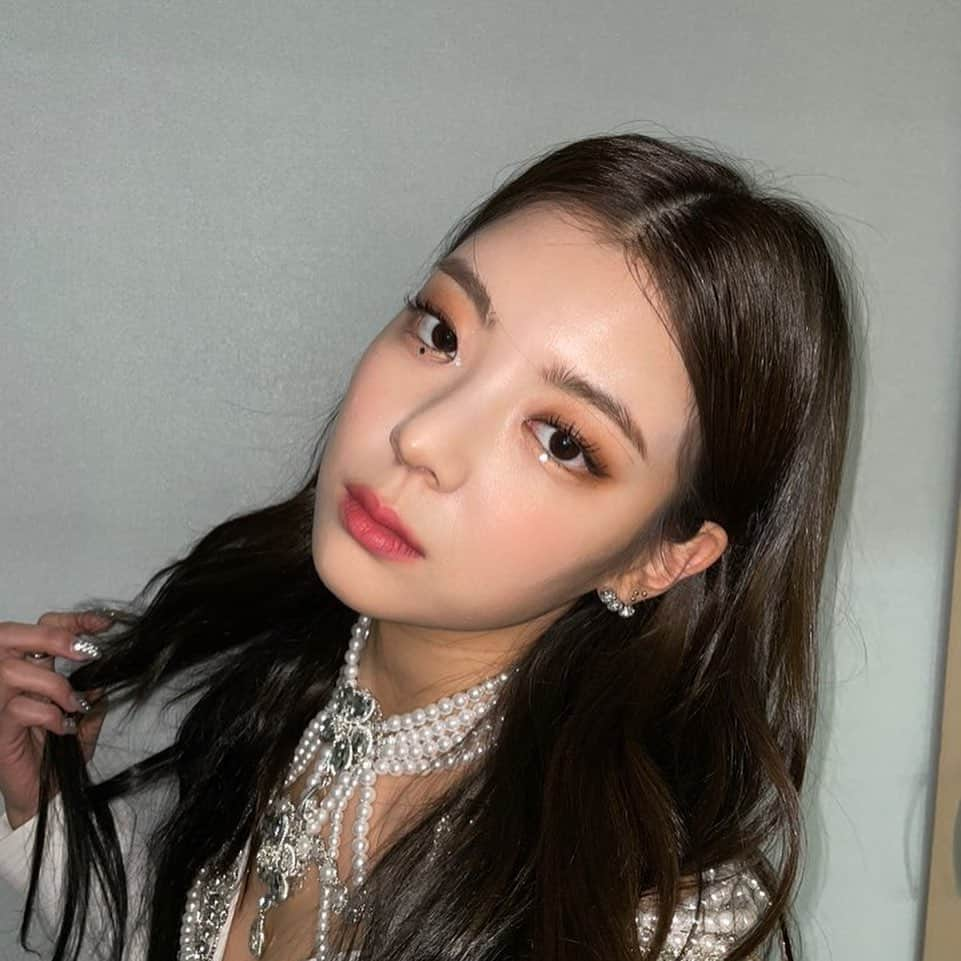 ITZYさんのインスタグラム写真 - (ITZYInstagram)「#가요대축제   I know you’ve been waiting for my updates 😉🖤」1月12日 20時18分 - itzy.all.in.us