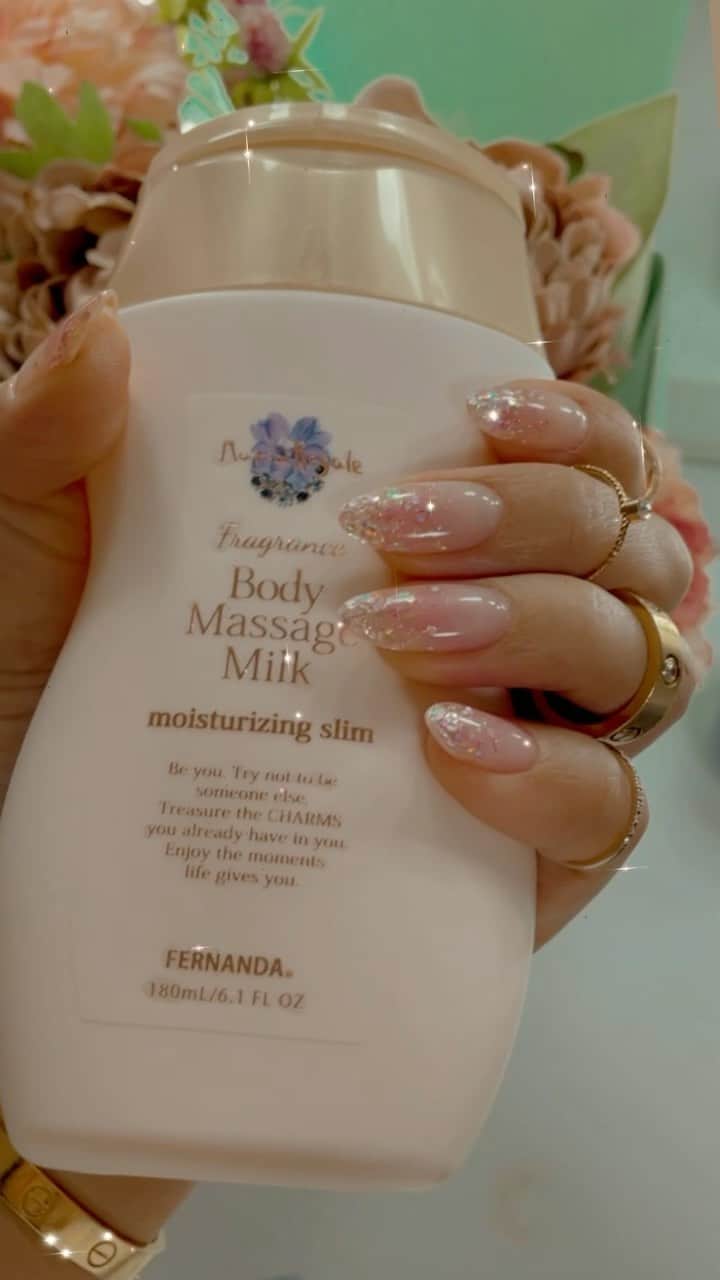 マキろんのインスタグラム：「新しいネイルにしてきた💖 my new nail❣️ wow sooo cute💋 薄いローズカラーの ラメホロ オーロラ縦型ホロ の組み合わせ❣️ #山内智恵#マキろん#japanesegirl  #ファッション#fashion #可愛い#ありがとう#大好き #follow#ootd#ネイル #nail #ネイルデザイン #ラメネイル  #appeler」