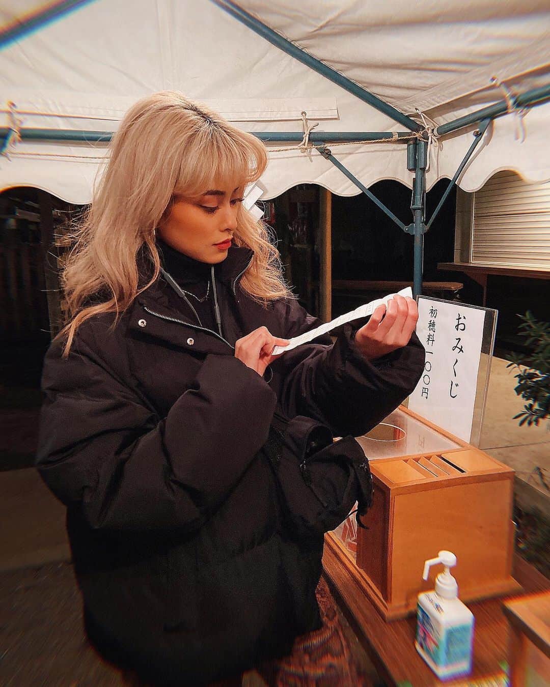 のインスタグラム：「そーいえば大晦日にいったフライング初詣？で引いたおみくじは大吉で年内ハッピーで終えることができました☺️♥️ てか代々木八幡宮のおみくじっていつも、おぉ！そうなんですよ！なんで知ってるのー！！って心にくるお言葉を頂くのよねぇ😳不思議 これわかってくれる人いるかなー？？www #instagood#instadaily#shrine#omikuji#代々木八幡宮#おみくじ」