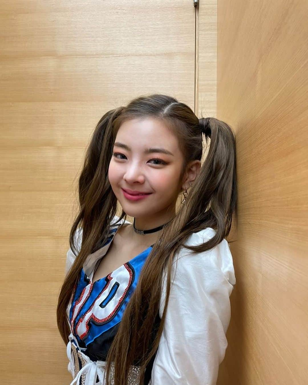 ITZYさんのインスタグラム写真 - (ITZYInstagram)「#가요대제전 💙💙💙」1月12日 20時24分 - itzy.all.in.us