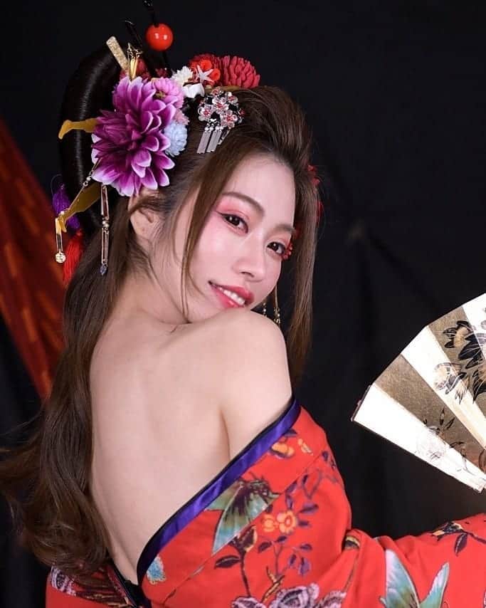 雨宮めるさんのインスタグラム写真 - (雨宮めるInstagram)「. Oiran💕  #oiran #oirancosplay #japaneseclothes #japanesestyle #japanesegirl #japanesetradition #japaneseculture #kimono #kimonostyle #kimonofashion #kimonogirl #japanesekimono #lalasweet #cosplaymodel #cosplaygirl #cosplay #花魁 #花魁道中 #花魁メイク #花魁コスプレ #花魁ヘア #花魁撮影 #撮影会モデル #撮影会 #ララスイート #コスプレ好き #コスプレモデル #グラビア #グラビアモデル #流し目」1月12日 20時30分 - amamiya_melty