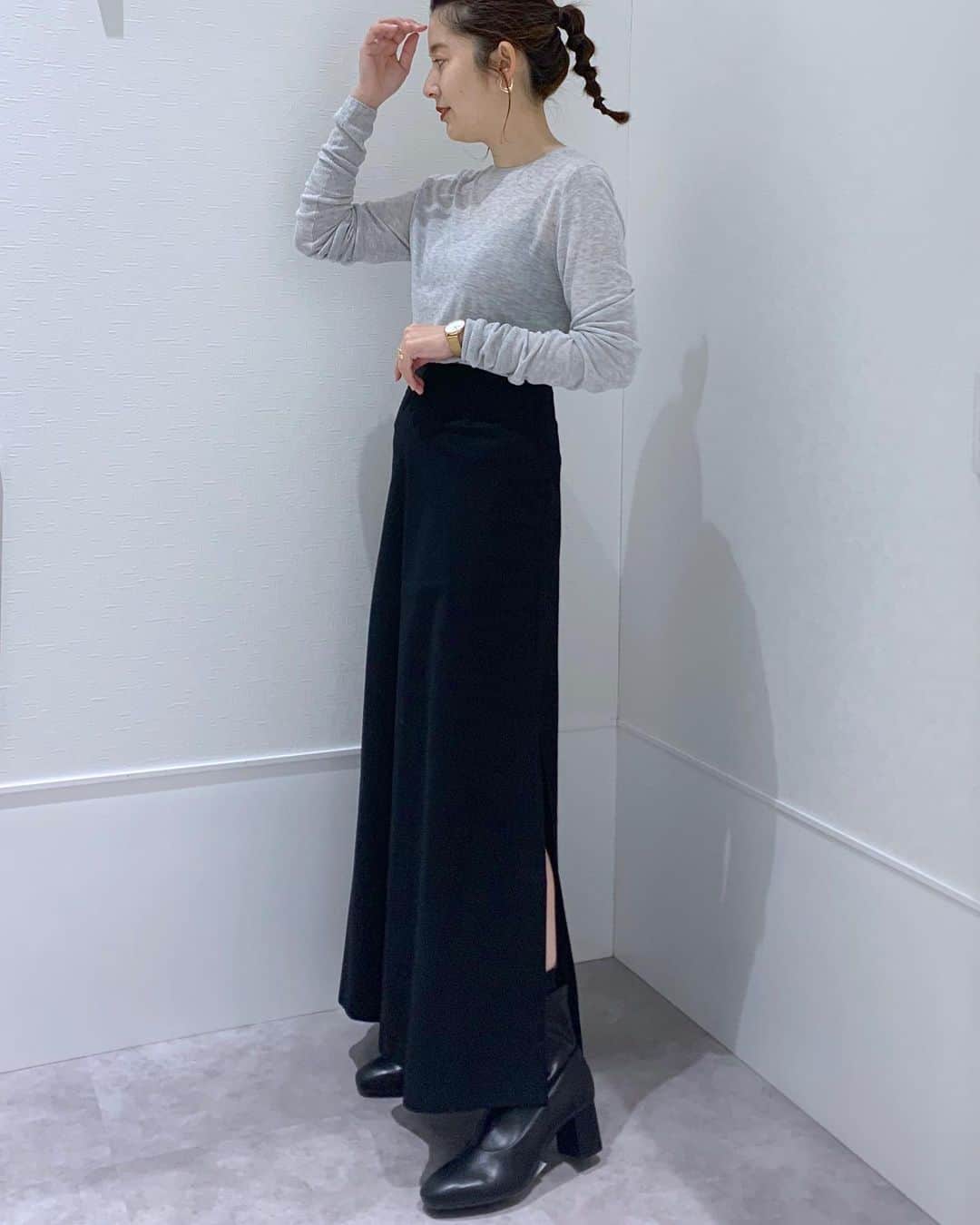 my9mj8のインスタグラム：「﻿ 　﻿ 2月にLEPSIMから﻿ 華奢な大人の女性へ向けた﻿ 「FOR I SERIES」が誕生します🌿﻿ ﻿ 写真で着用してる﻿ ニットもブラウスもスカートもかわいいです😌﻿ ﻿ .stにて先行予約受付中です🤍🤍﻿ プロフィールのURLにコーデもアップしてるのでそこからチェックできます🦭﻿ 他のアイテムも素敵なので是非！！﻿ ﻿ ﻿ ﻿ ﻿ #ファッション#コーデ#コーディネート#fashion #coordinate #code #オシャレ #ootd #outfit #wear﻿ #lepsim」